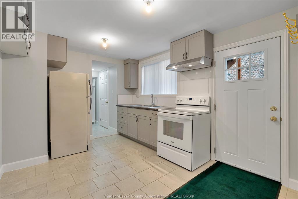 2-bedroom Single Family at 881 Parent Avenue #LOWER, Windsor — photograph 3