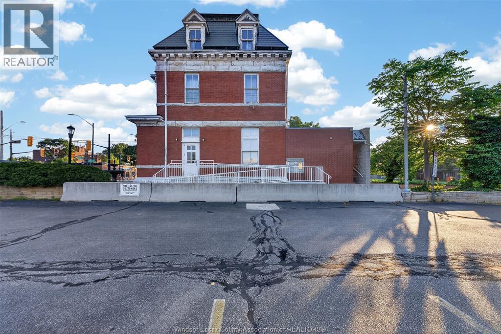 Industrial at 3201 Sandwich Street, Windsor — photograph 2