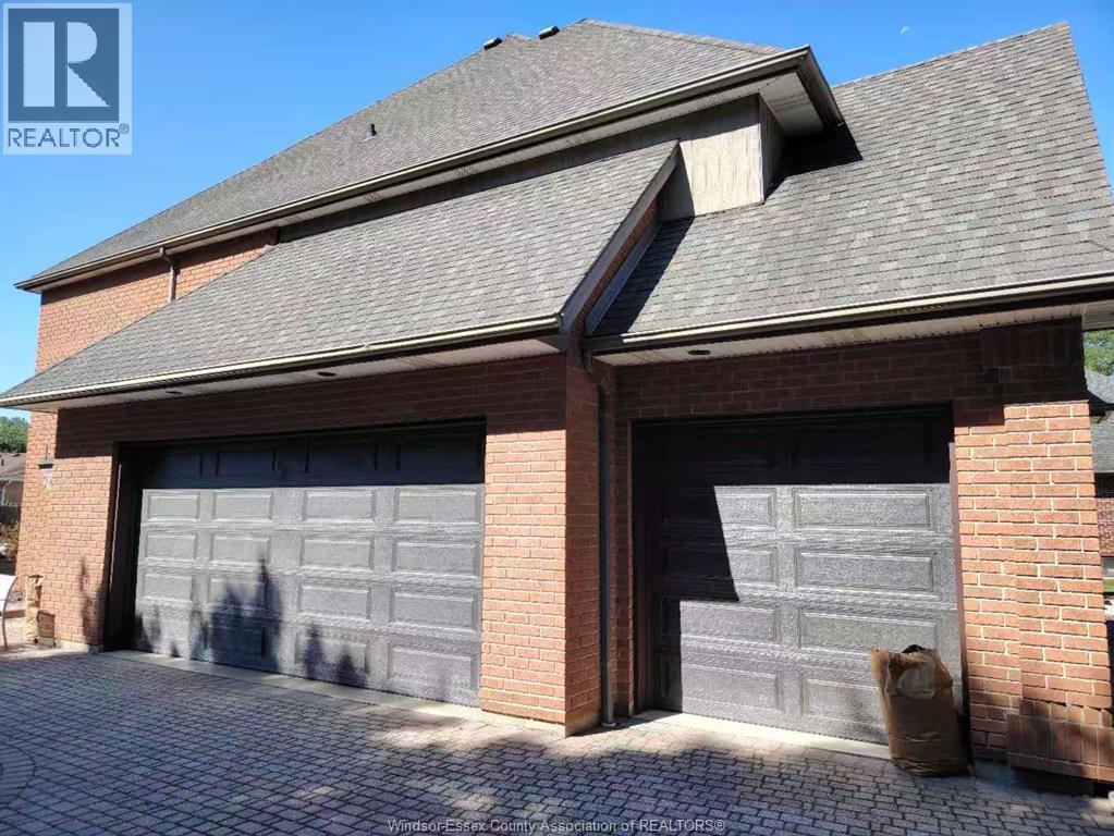 1985 Omira Street, LaSalle — photograph 2
