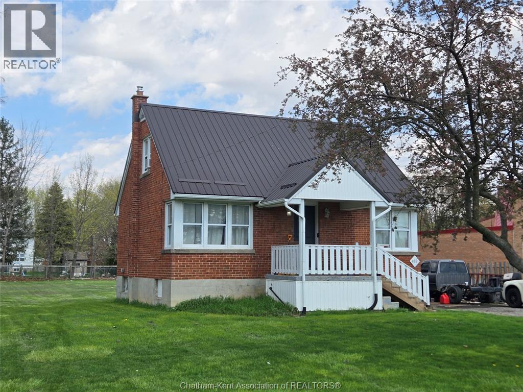 Single Family — 469 St Clair Street, Chatham, Ontario