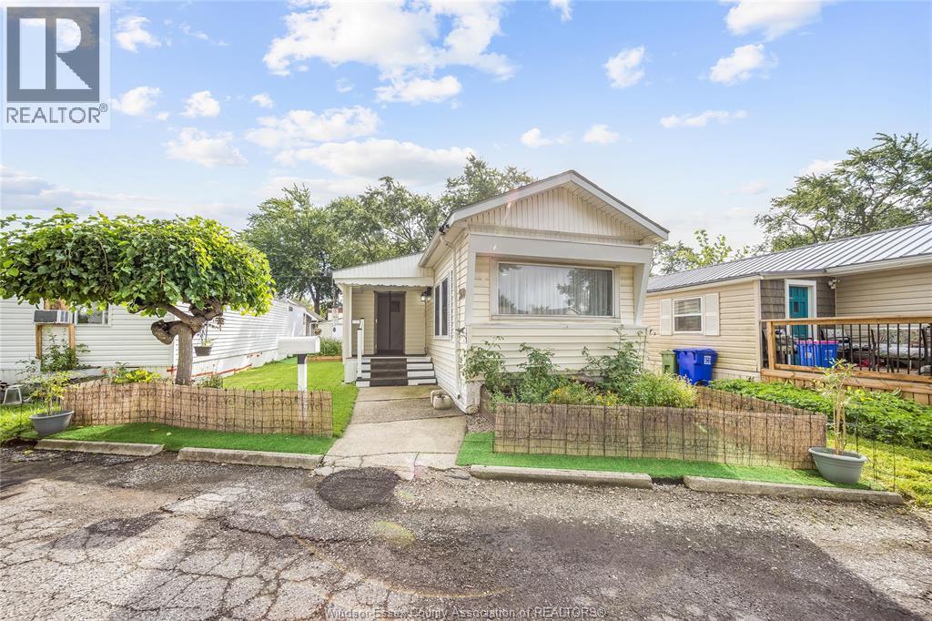Single Family — 310 Pompano Avenue, Windsor, Ontario