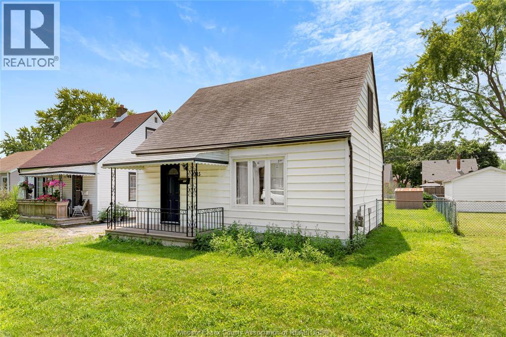 1315 Partington Avenue, Windsor — photograph 2