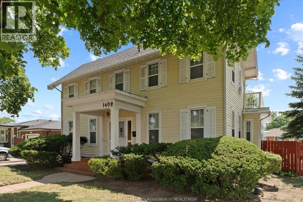 1409 Granville Crescent, Windsor — photograph 2