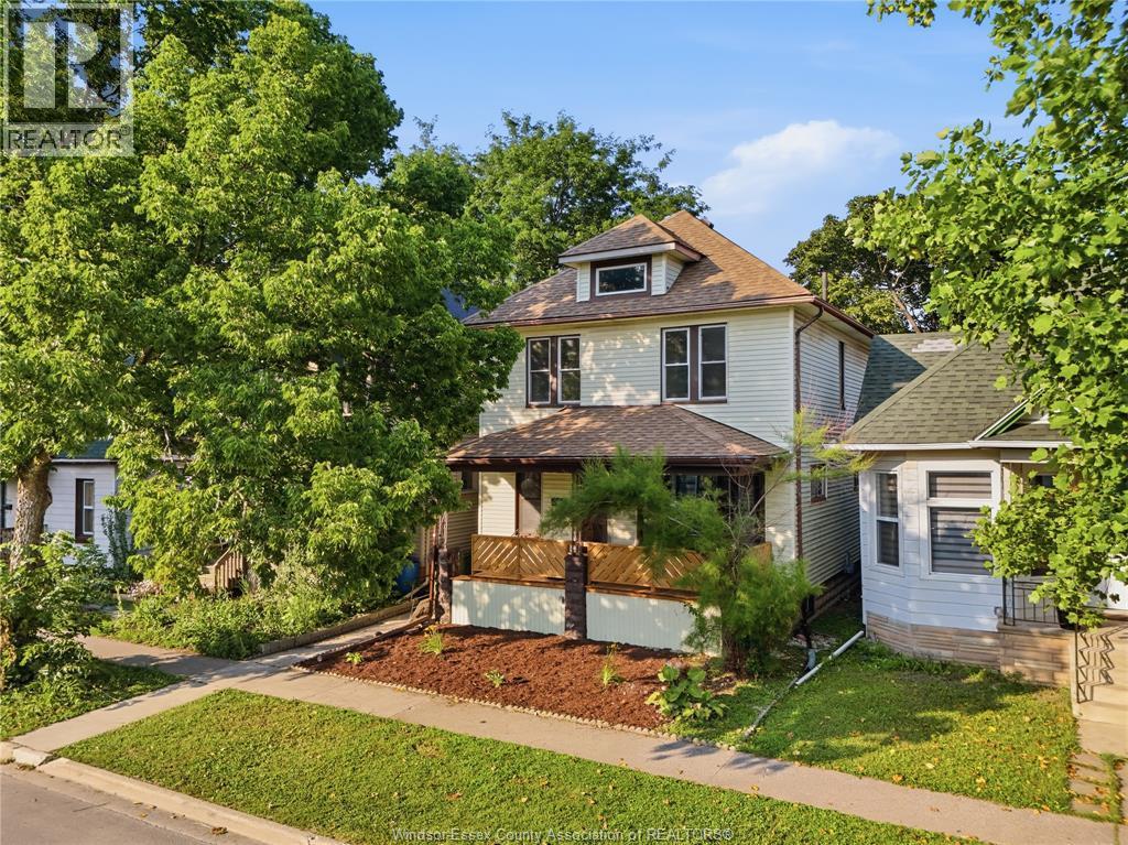 916 Lincoln Road, Windsor — primary photograph