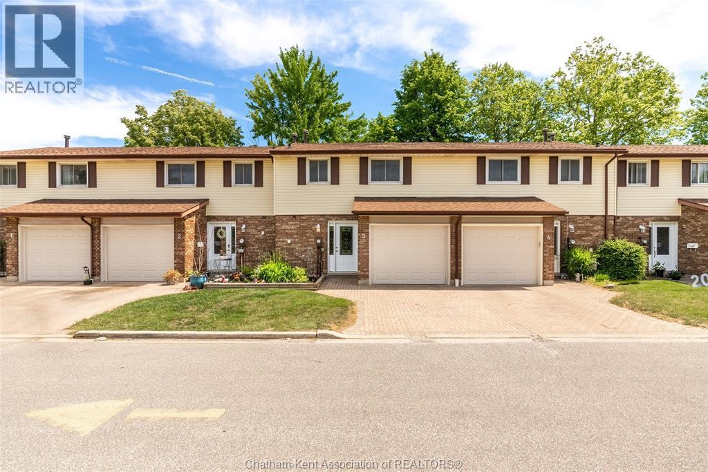 Single Family — 393 Baldoon Road, Chatham, Ontario