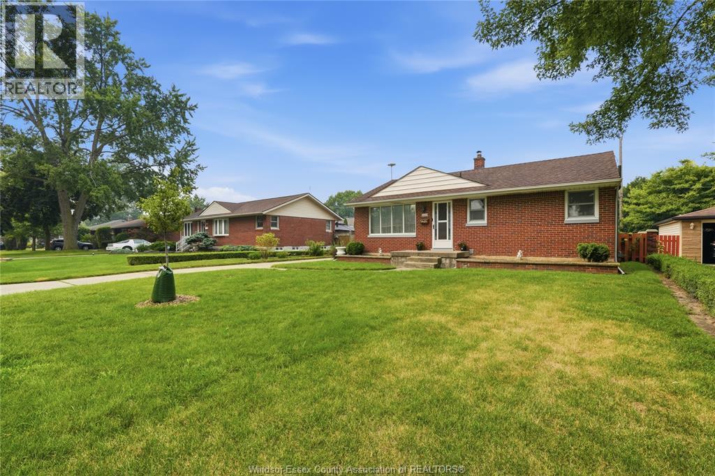 3-bedroom Single Family at 2631 Askin Avenue, Windsor — photograph 2