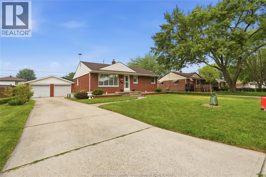 3-bedroom Single Family at 2631 Askin Avenue, Windsor — photograph 3