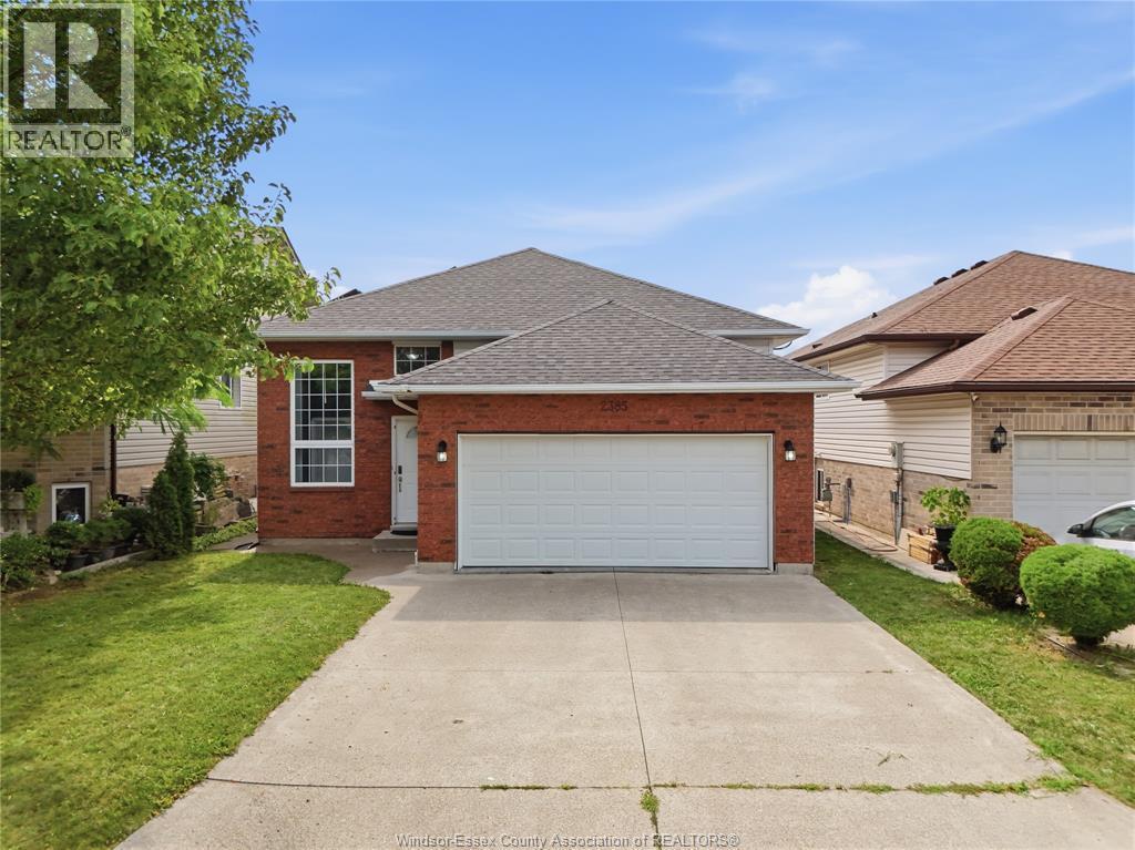 2385 Gatwick, Windsor — photograph 2