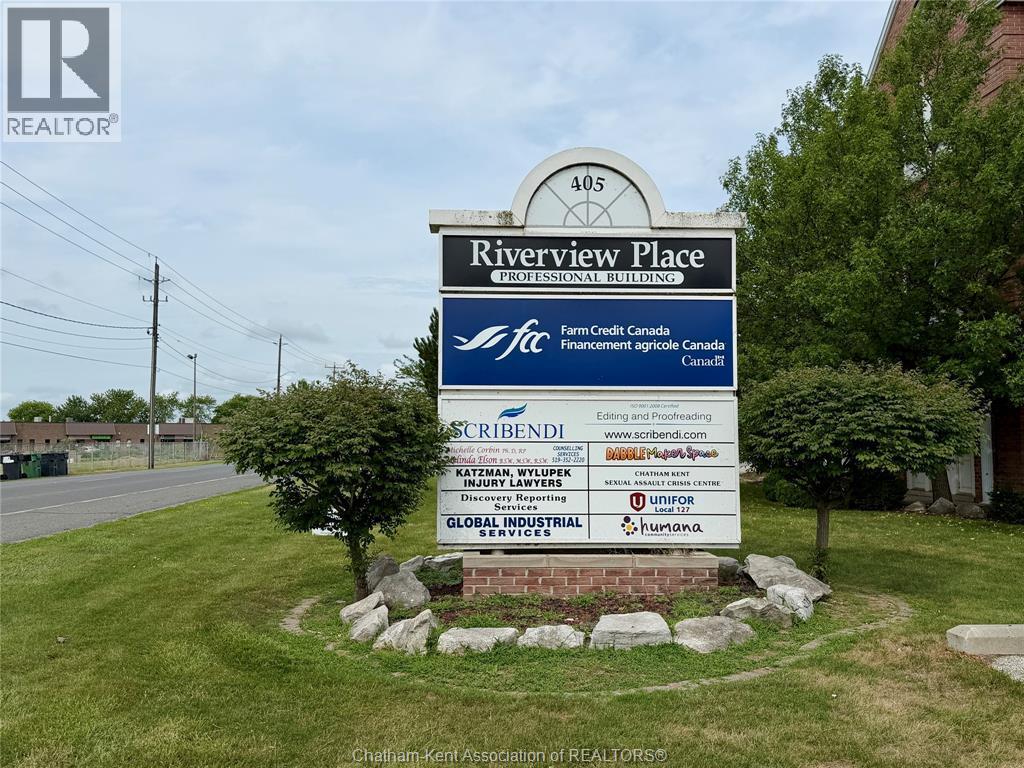 405 Riverview Drive, Chatham — photograph 2