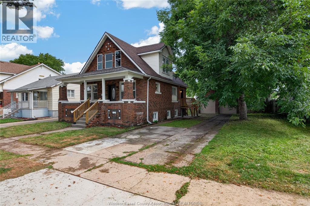 2278 Cadillac, Windsor — photograph 2