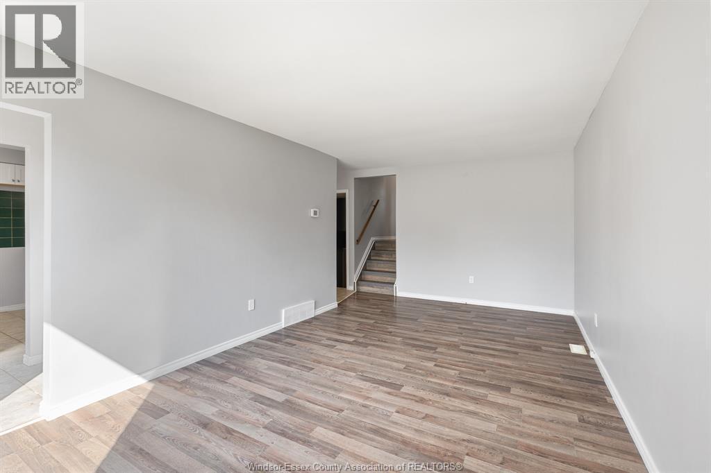 267 Brien Avenue, Essex — photograph 3