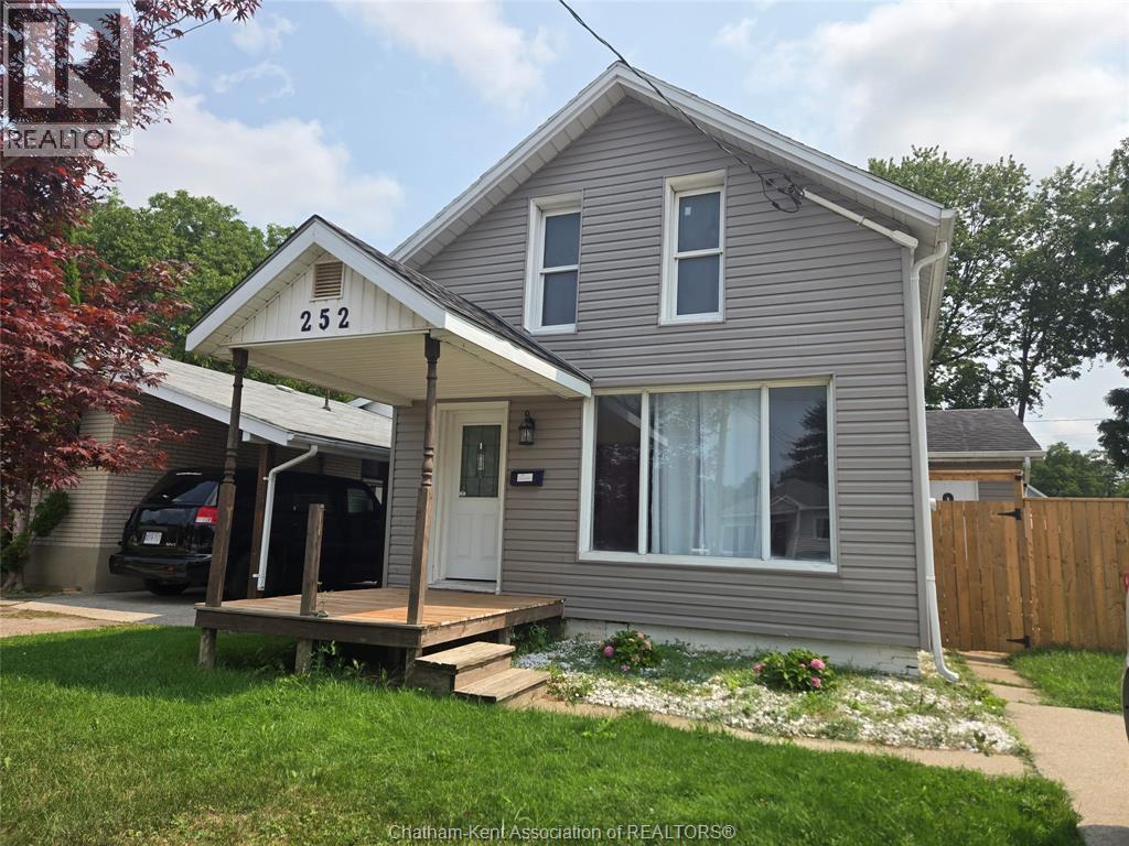 Single Family — 252 Selkirk Street, Chatham, Ontario
