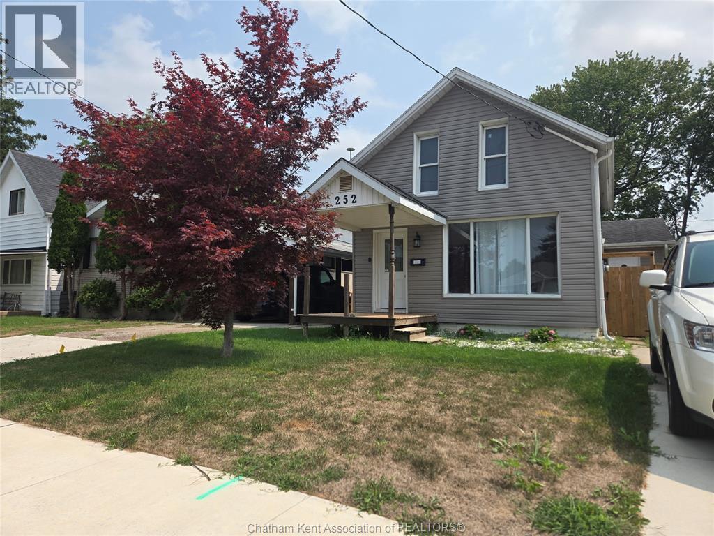 252 Selkirk Street, Chatham — photograph 2