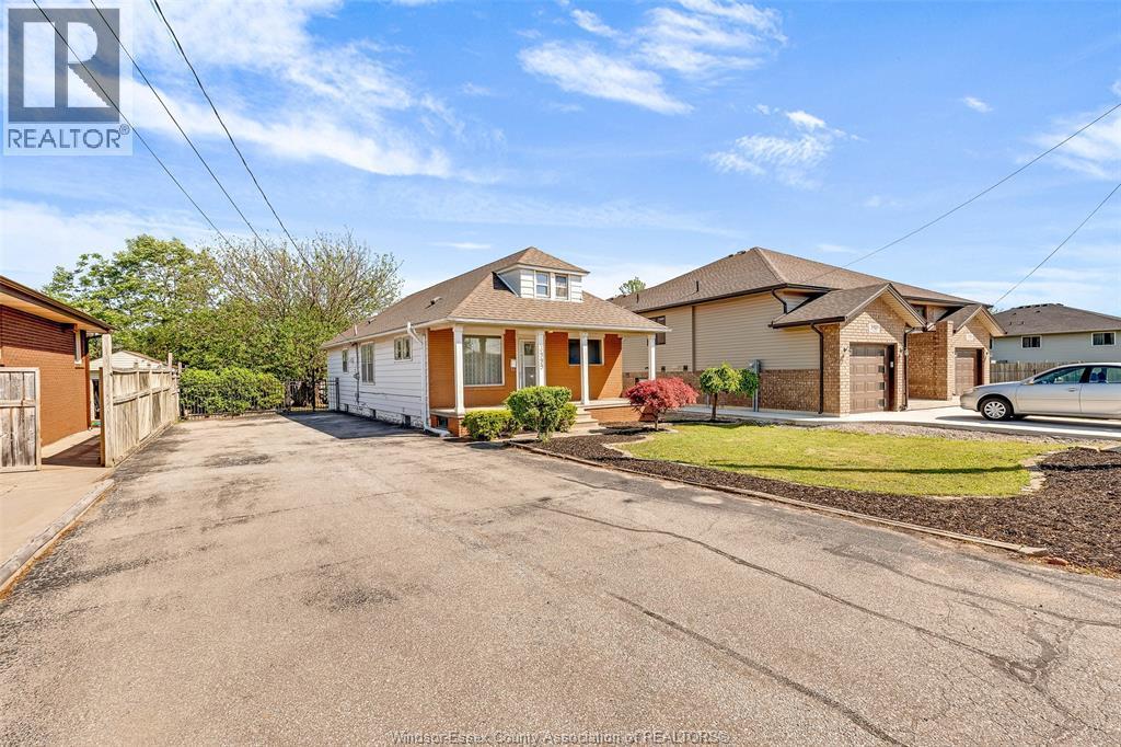 3999 Grand Marais Road, Windsor — photograph 3
