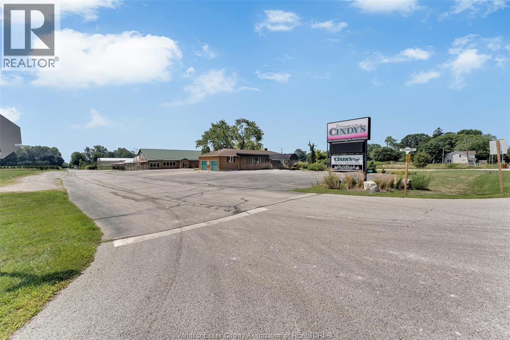 585 Seacliff Drive, Kingsville — photograph 2