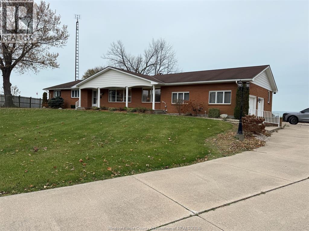1239 Oxford & Lot 13 Oxford Avenue, Kingsville — primary photograph