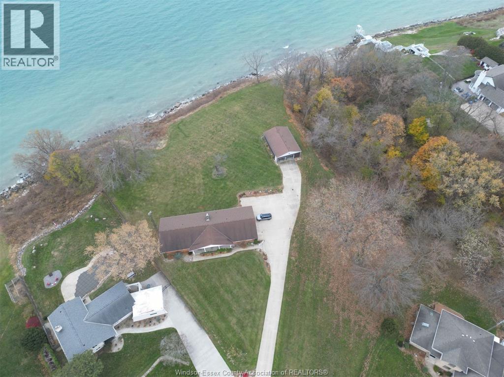1239 Oxford & Lot 13 Oxford Avenue, Kingsville — photograph 2
