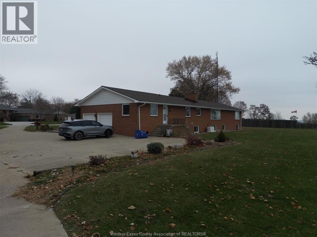 1239 Oxford & Lot 13 Oxford Avenue, Kingsville — photograph 3