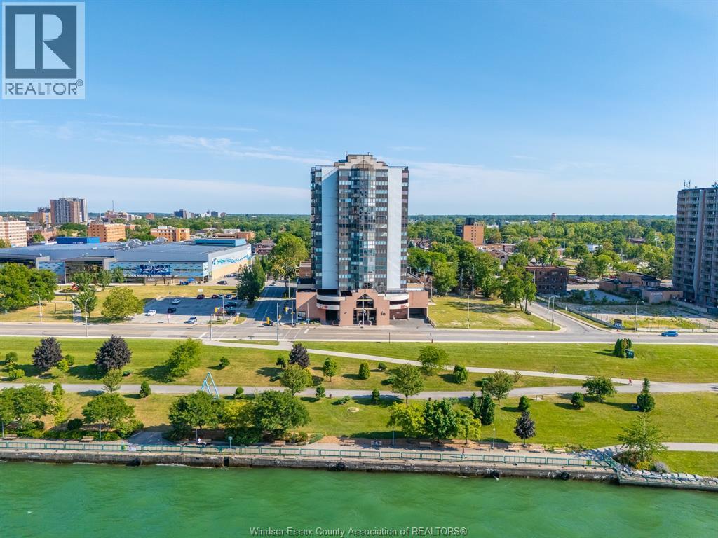 515 Riverside Drive #1303, Windsor — photograph 3