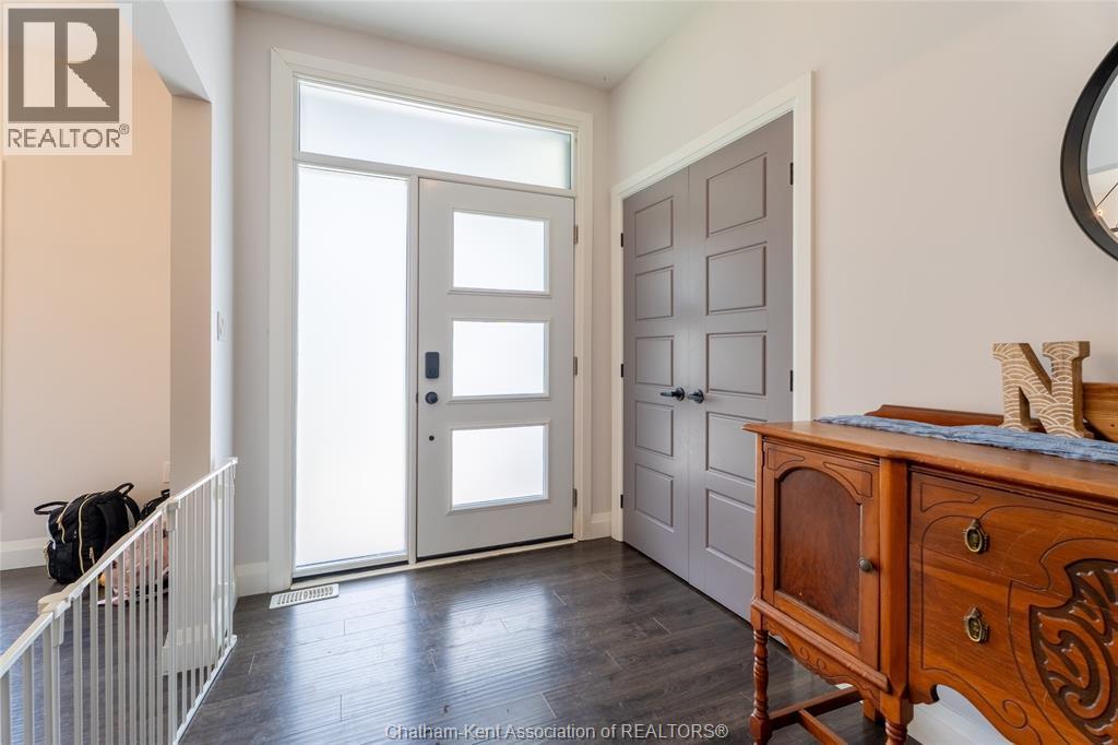5-bedroom Single Family at 339 Oak Street, Bothwell — photograph 3