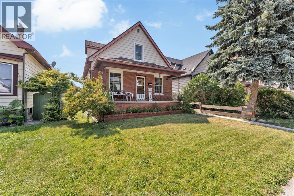 841 Pierre Avenue, Windsor — photograph 2