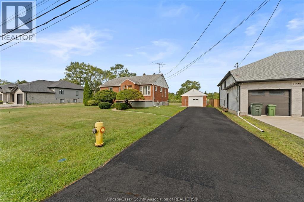 1226 Surrey Drive, LaSalle — photograph 3