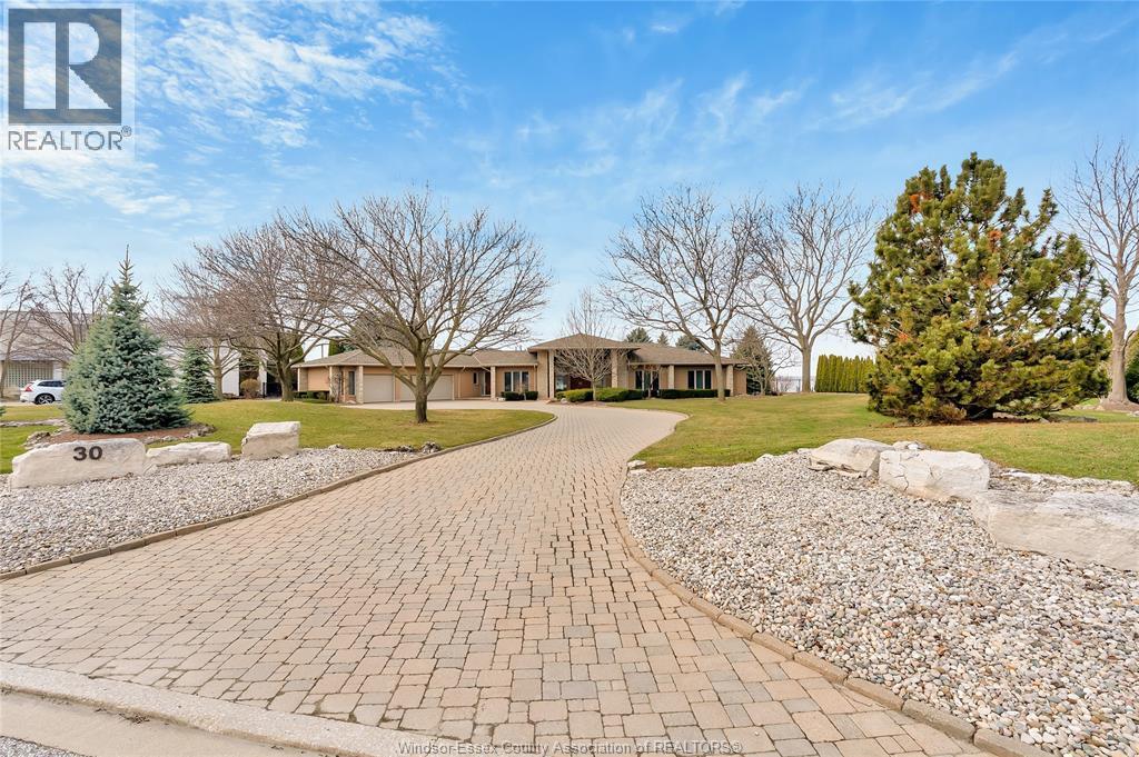 30 Emerald Lane, Amherstburg — photograph 3