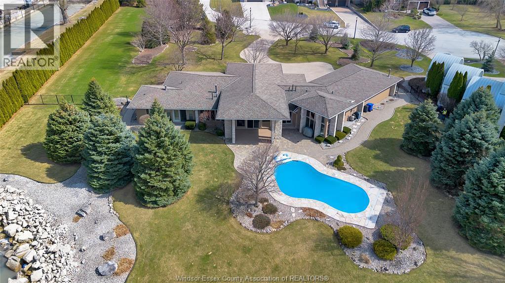 30 Emerald Lane, Amherstburg — photograph 2