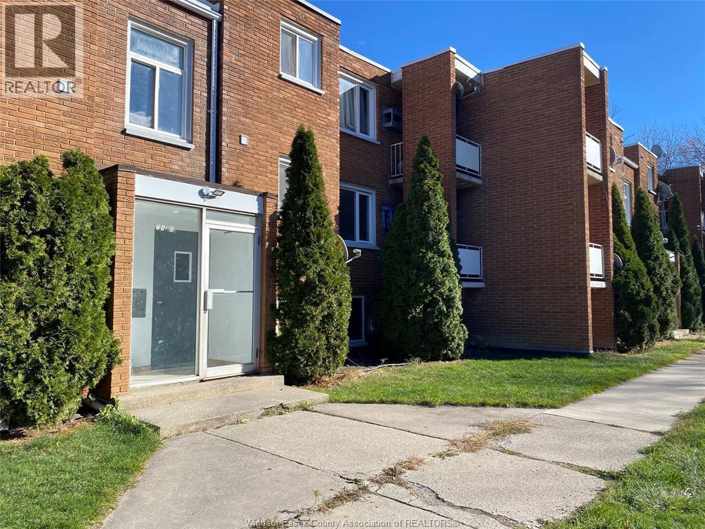 2476 Rivard Avenue, Windsor — photograph 2