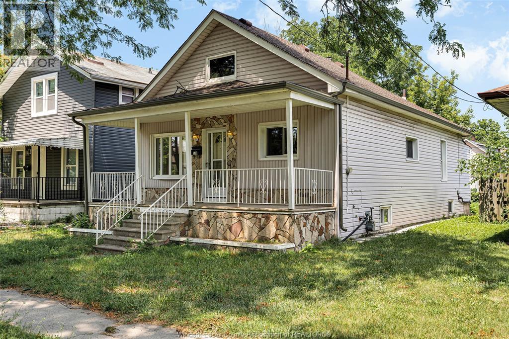 578 Brock Street, Windsor — photograph 2