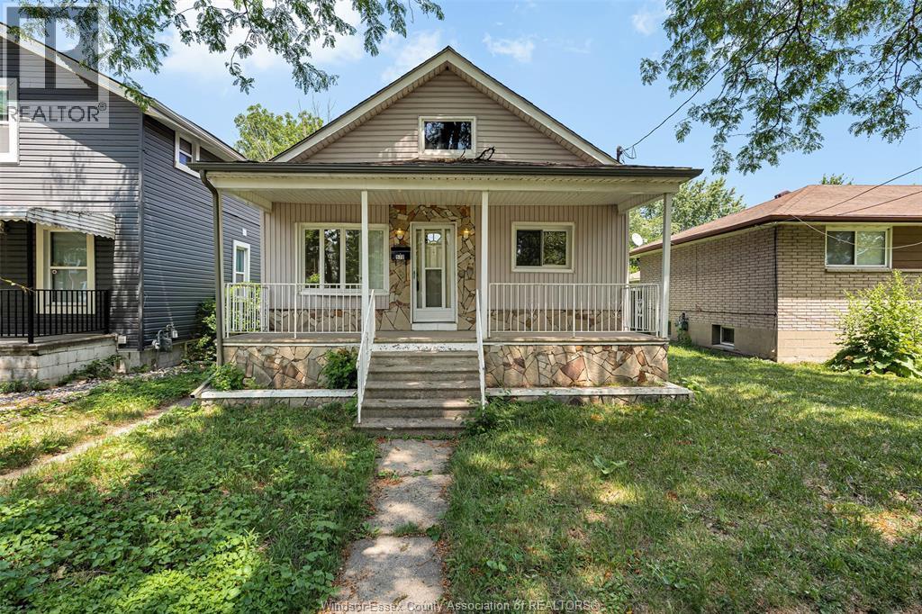 578 Brock Street, Windsor — photograph 3