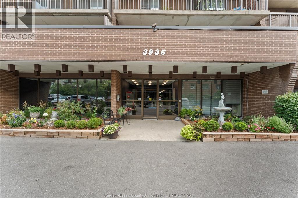 3936 Wyandotte Street #405, Windsor — photograph 2