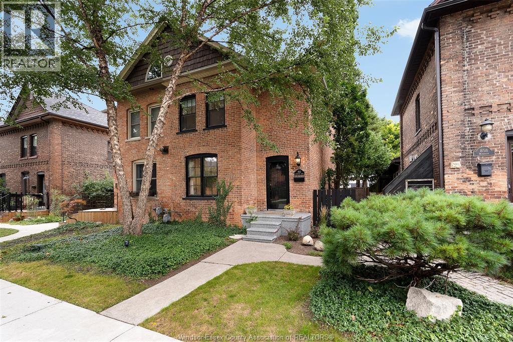 Single Family — 852 Monmouth, Windsor, Ontario