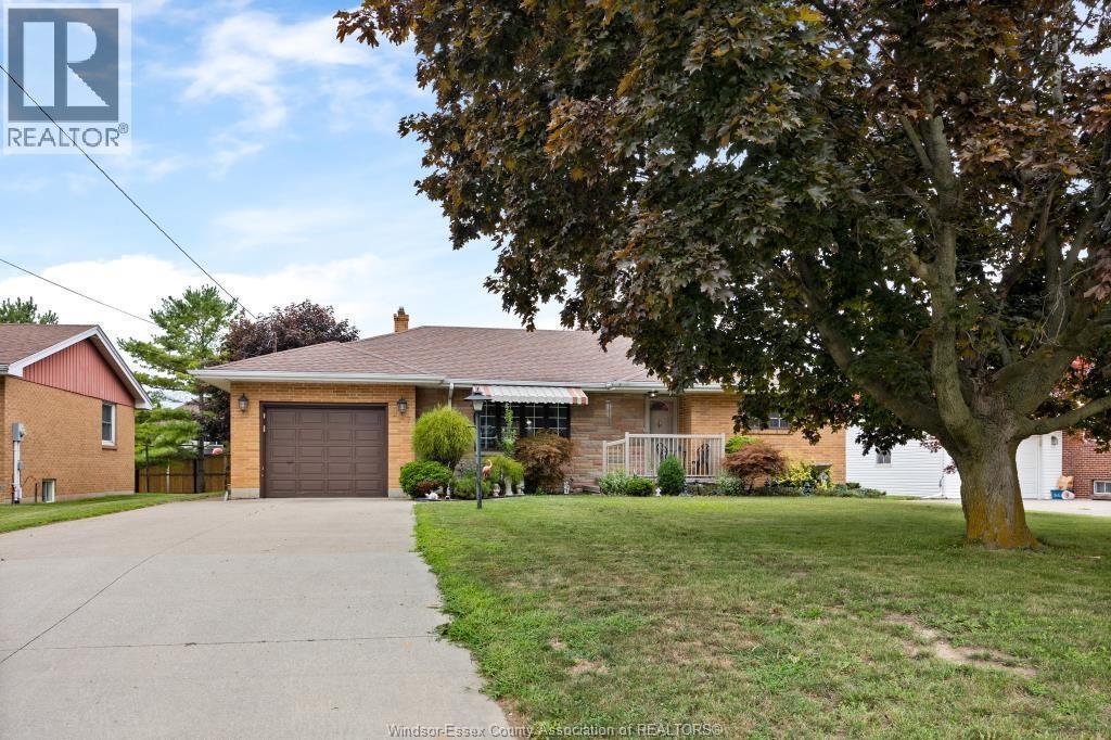 4-bedroom Single Family at 247 Erie Street, Harrow — photograph 2