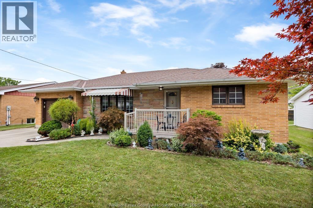 4-bedroom Single Family at 247 Erie Street, Harrow — photograph 3