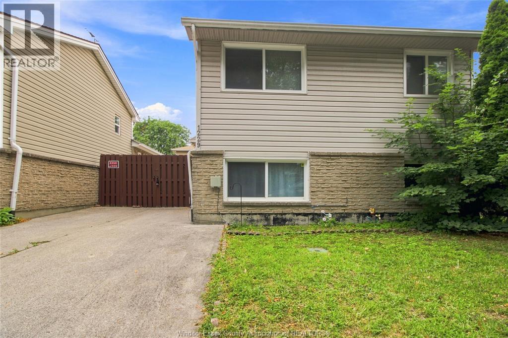 1229 Arncliffe Place, Windsor — photograph 2