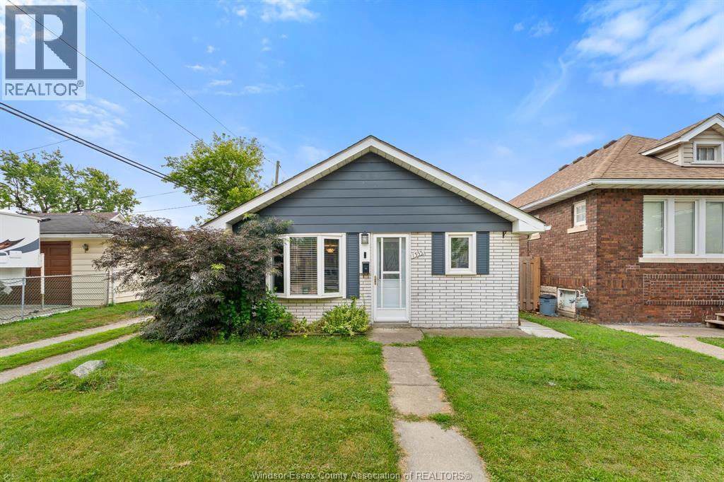 1555 Adanac Avenue, Windsor — photograph 2