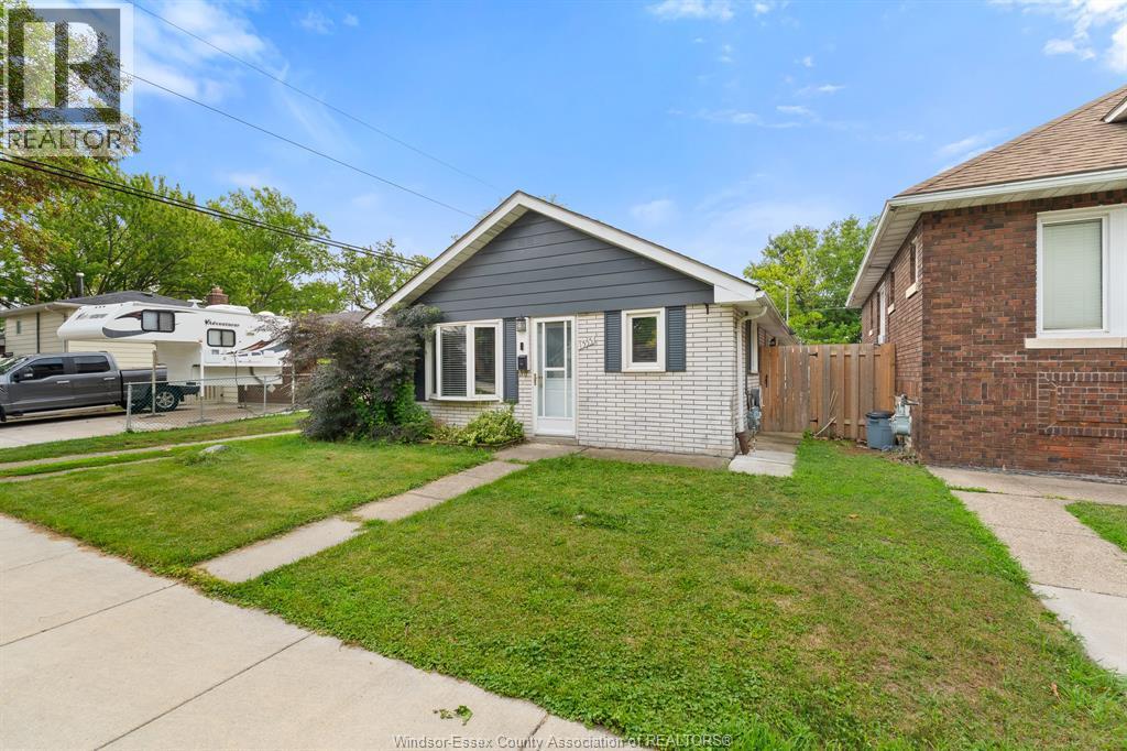 1555 Adanac Avenue, Windsor — photograph 3