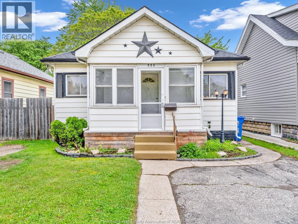 Single Family — 990 Campbell Avenue, Windsor, Ontario
