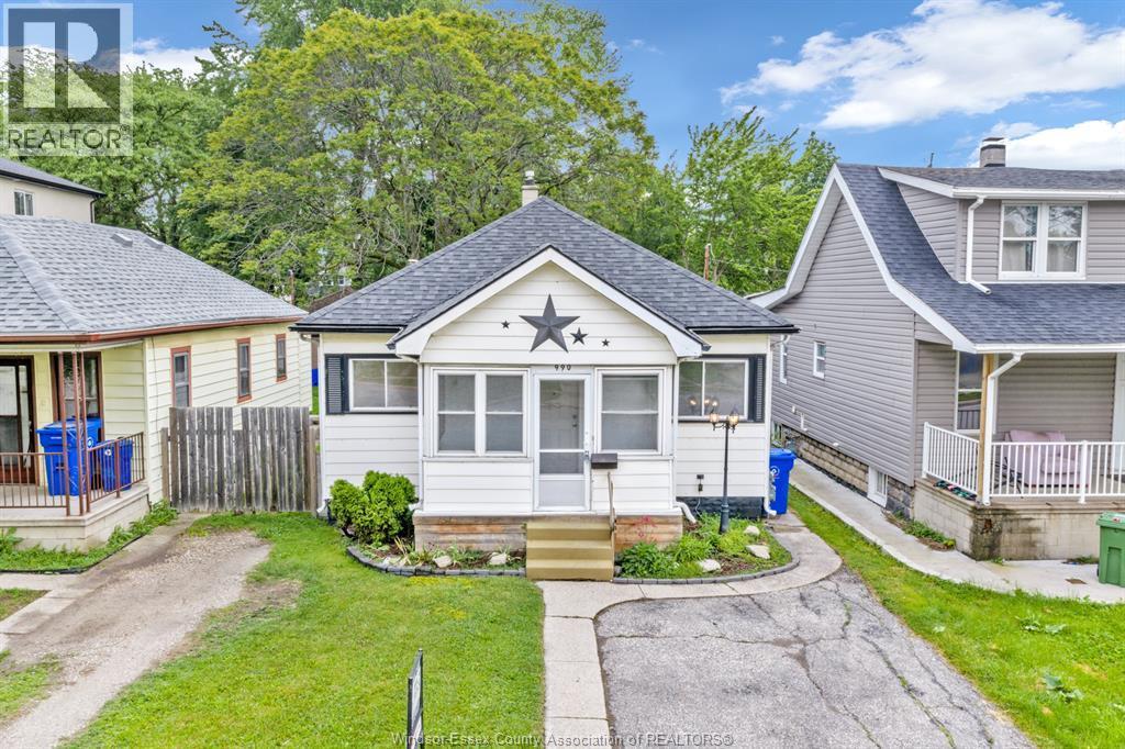 990 Campbell Avenue, Windsor — photograph 2