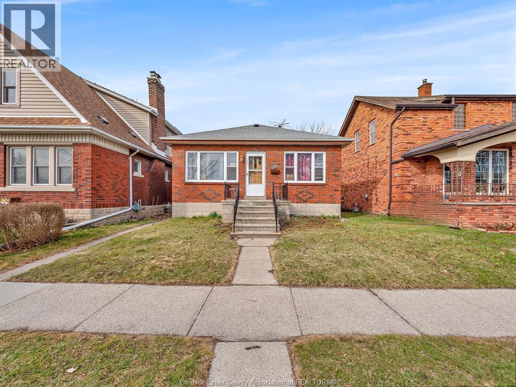 1477 Windermere Road, Windsor — photograph 2