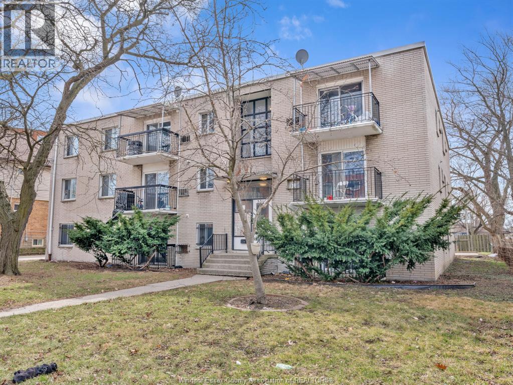 Multi-family at 531 Mill Street, Windsor — photograph 2
