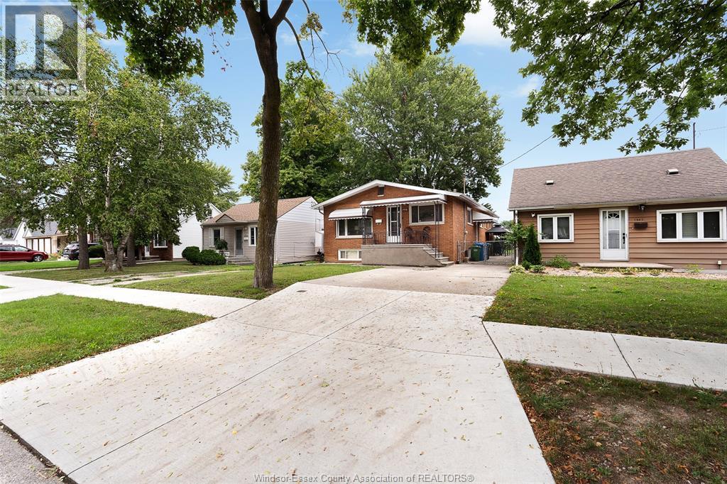 1938 Ferndale Avenue, Windsor — photograph 2