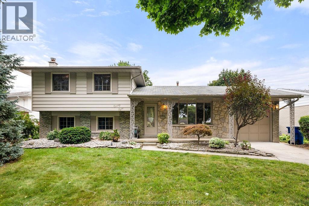 4-bedroom Single Family at 98 Cardinal Crescent, Chatham — primary photograph