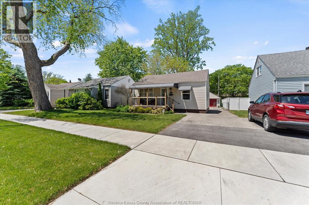 2-bedroom Single Family at 3560 Barrymore Lane, Windsor — photograph 3
