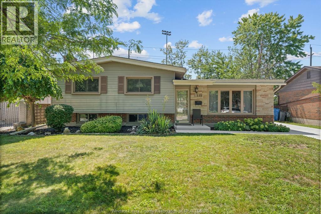 Single Family — 4235 Mitchell Crescent, Windsor, Ontario