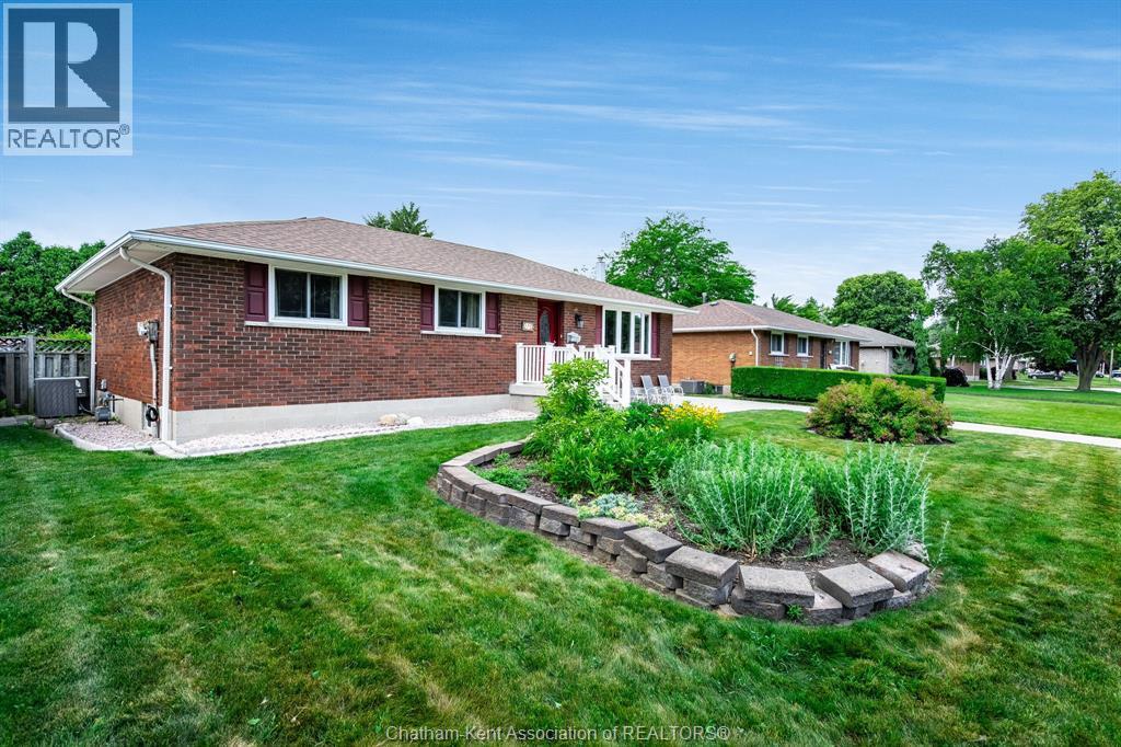 3-bedroom Single Family at 175 Sylvester Drive, Chatham — photograph 2