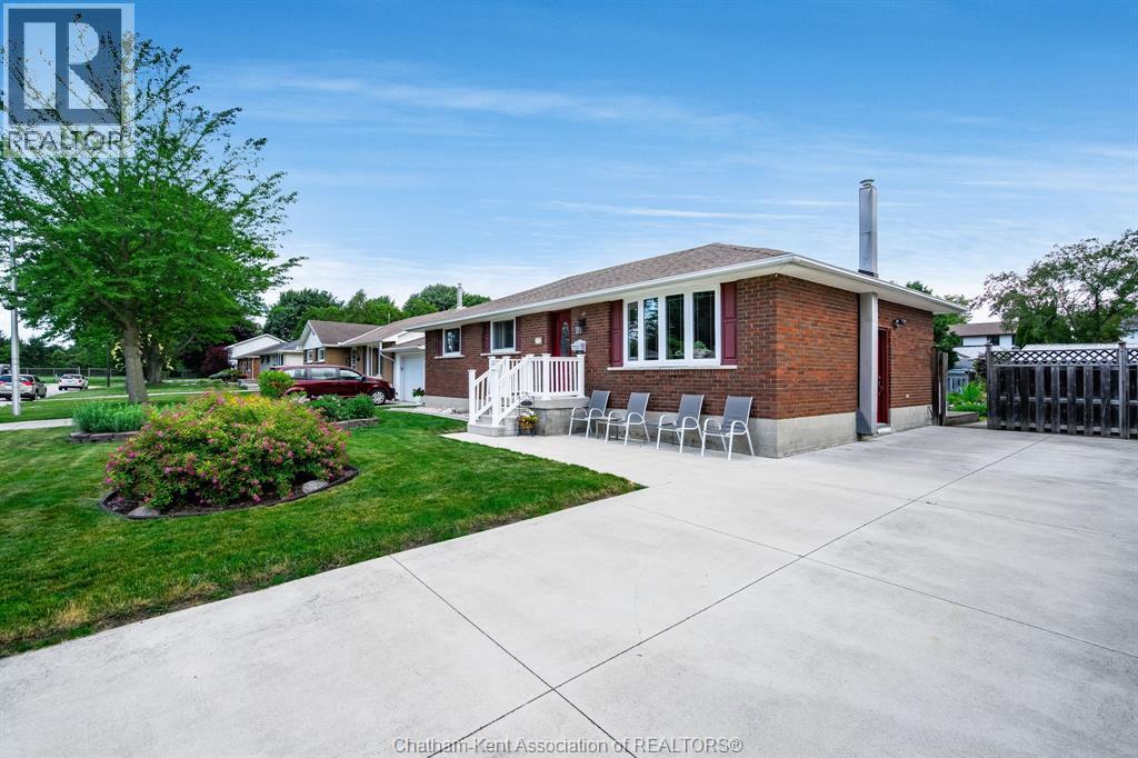 3-bedroom Single Family at 175 Sylvester Drive, Chatham — photograph 3