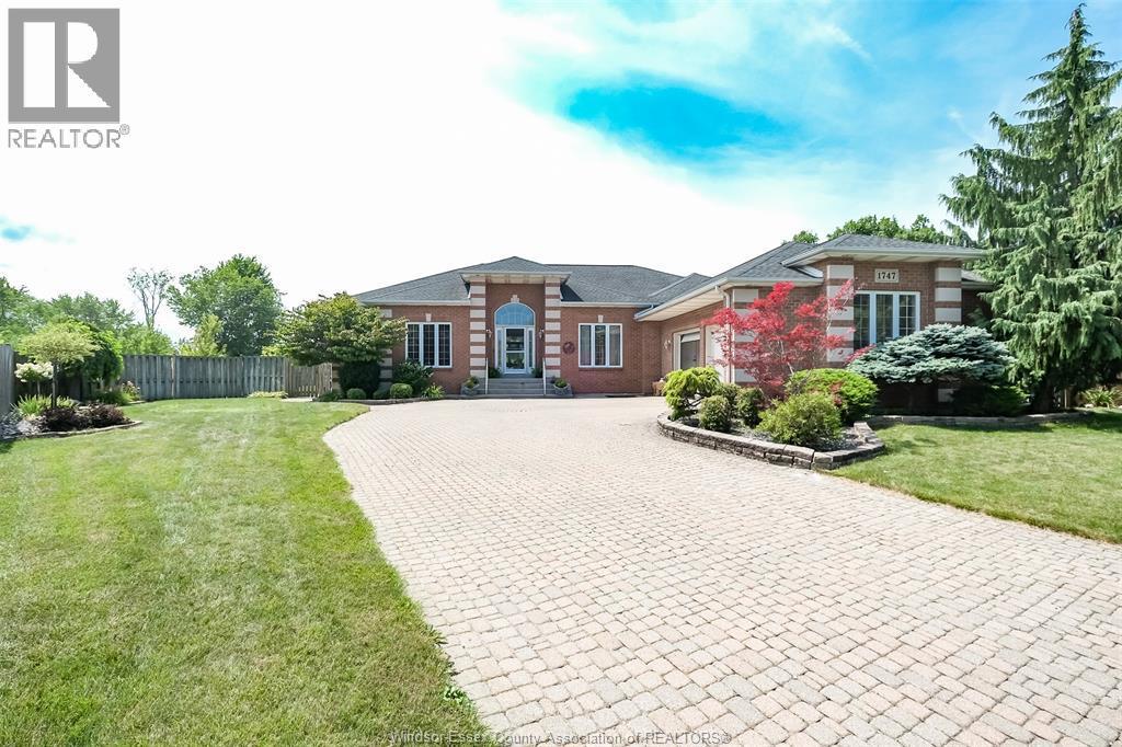 1747 Chornoby Crescent, Tecumseh — photograph 2
