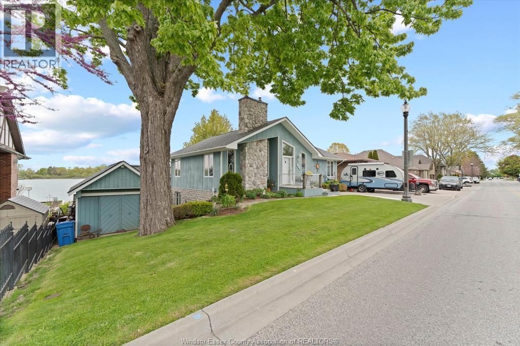 3-bedroom Single Family at 476 Dalhousie Street, Amherstburg — photograph 2